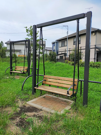 ブランコ風ベンチ