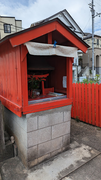 Kusunokidani Shiratama Inari (Shrine) 楠谷白玉稲荷