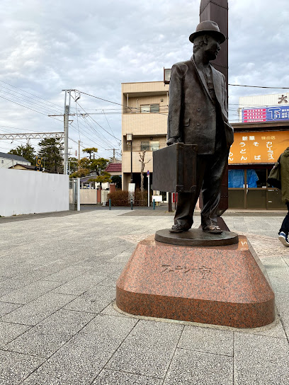 Futen Tora Statue and Sakura Statue