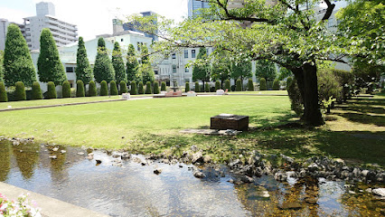 Noritake Garden Fountain Square