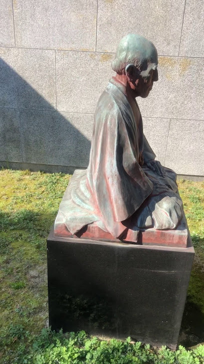 梅津只圓翁の坐像