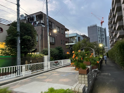 谷端川南緑道 西池袋通り
