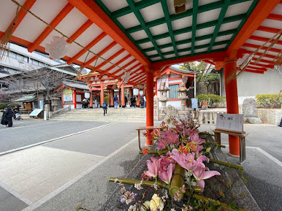 A purification pavilion (temizuya) 手水舎
