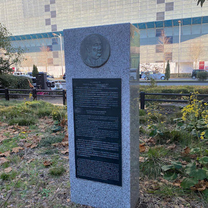 Elpidio Quirino Monument