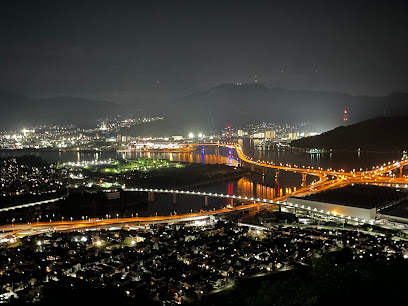 Koganeyama Park