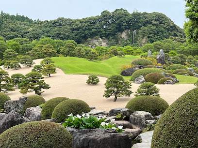 Hakusaseishō-tei (White Gravel and Pine Garden)