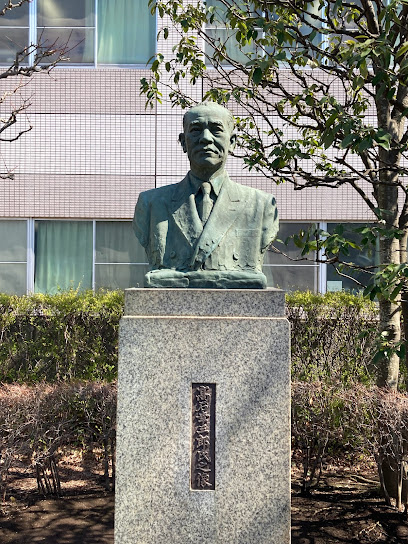 高石幸三郎氏之像
