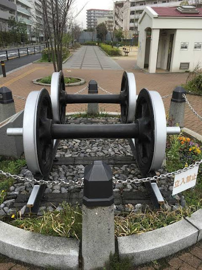 電車保存部品 スポーク車輪モニュメント