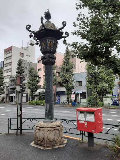 妙法寺旧参道金銅燈籠
