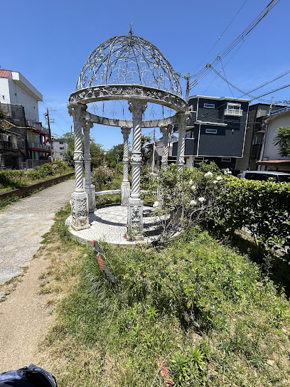 Yutori no Michi Stone Gazebo