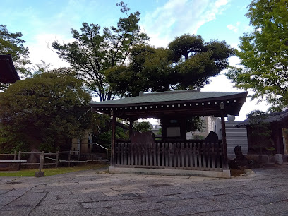 加藤ひな子の碑・山田顕義風折烏帽子の碑・空斎山田伯造墨碑建設者名簿の碑