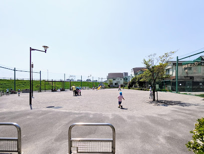 Kamearinakagawatsutsumi Park