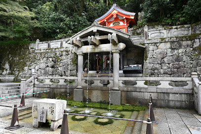 Kiyomizu-Dera Otowanotaki Falls