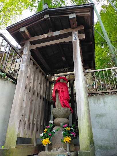 地蔵菩薩石像