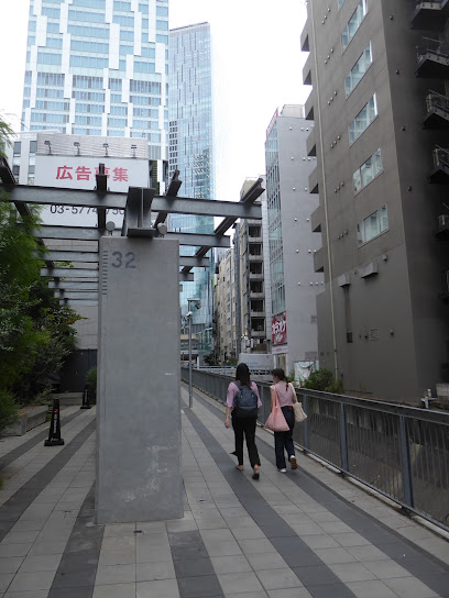 旧東急東横線高架橋モニュメント