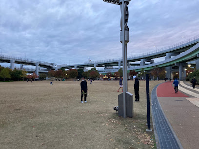 みなとのもり公園 芝生広場
