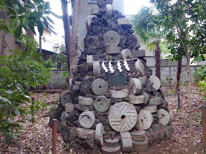 石臼塚（小金井神社）